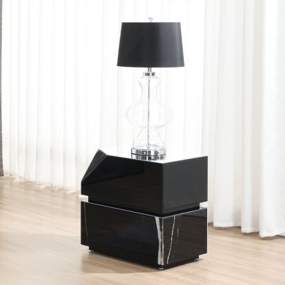 ACME Drisana Black Mirrored End Table Model LV03866