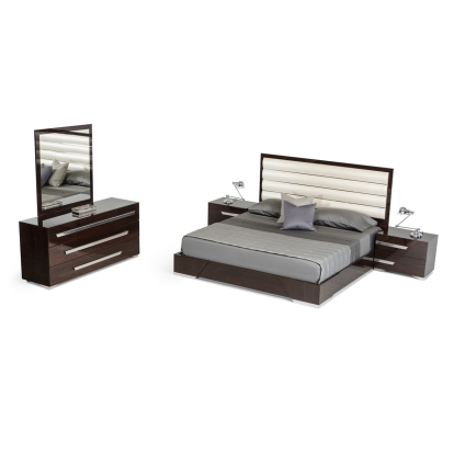 Nova Domus Romano Italian Modern Ebony Mirror Ebony Mirror 17728 VGACROMANO-MIR