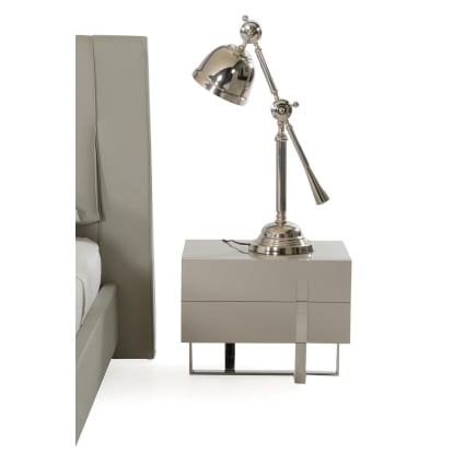 LA Furniture Walker Modern Silver Table Lamp VGKRKM602T Contemporary Style by Vig Furnitrue Number 70444 Catch Home Goods